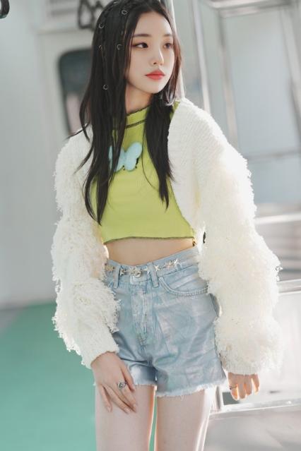 '뉴 컬러 걸그룹' 등장…iii, 두 번째 멤버 니콜 공개