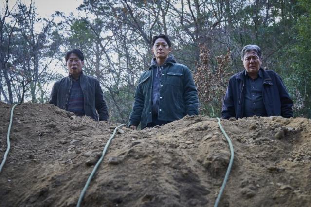 "소금도 준비했어요" ?CGV, 손 없는 날 '파묘' 과몰입 상영회