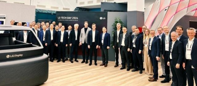 LG 계열사 최고경영진들, 獨으로 총출동…벤츠와 협력 강화