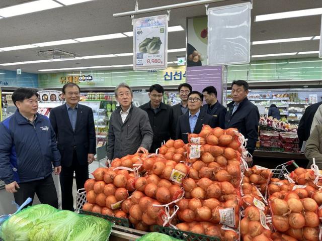 강호동 농협중앙회장, 농축산물 물가안정 현장 점검 나서