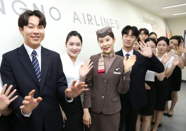 아시아나항공, 고등학교 찾아 승무원 직업 강연