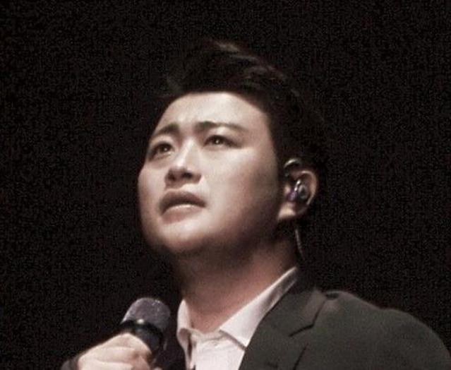 "승리하리라!"…주먹 불끈 쥔 김호중, 관객들 '눈물'