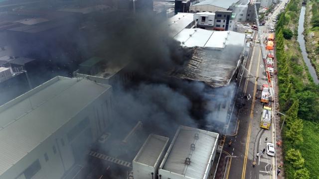 에스코넥, 아리셀 경기 화성 공장 화재에 '급락'