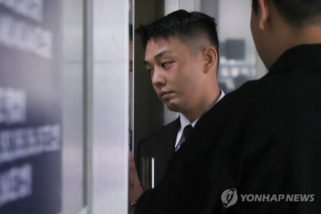 '상습 마약투약' 유아인... '동성 성폭행 혐의' 피소
