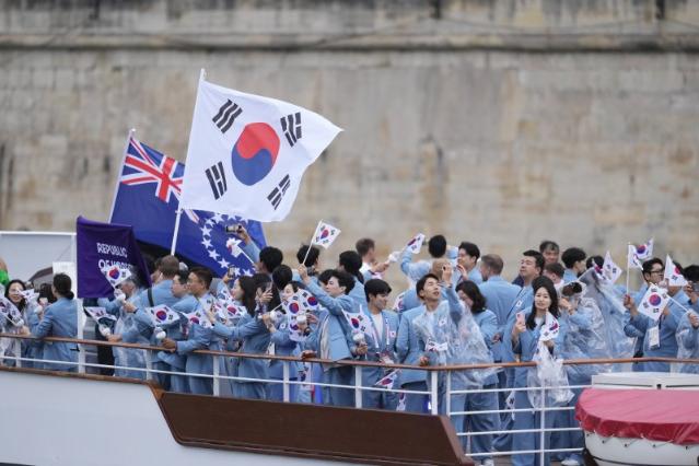 '한국'을 '북한'으로 호명…파리올림픽 개막식 역대급 '황당 실수'[파리올림픽]