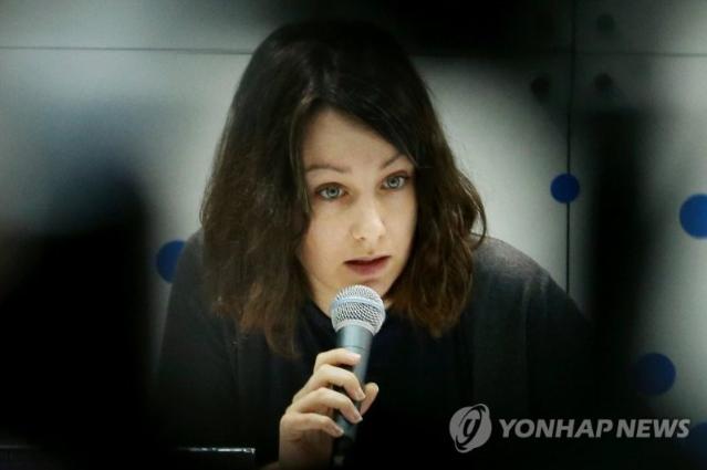 ‘채식주의자’ 번역가, 소감 대신 공유한 ‘한강의 말’ 세 문장