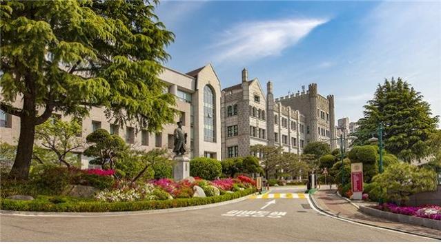 여대 위기론 또다시 고개..동덕여대 '남녀공학' 되나?