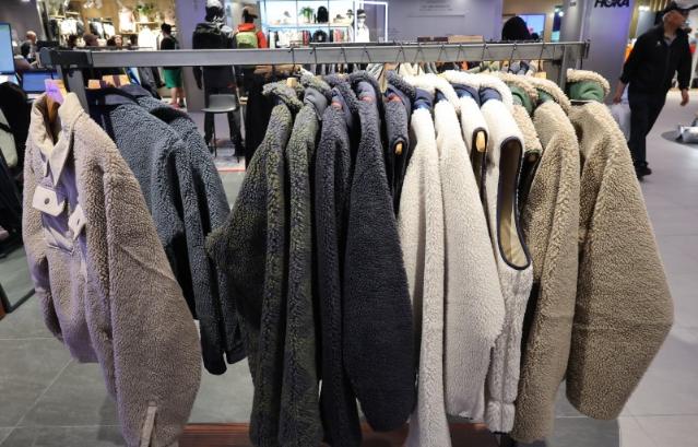 '힘들어서 옷 안산다는데'..나홀로 호황 누리는 패션플랫폼들