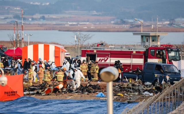 제주항공 최대 주주 AK홀딩스 "총력 다해 지원"..비상근무