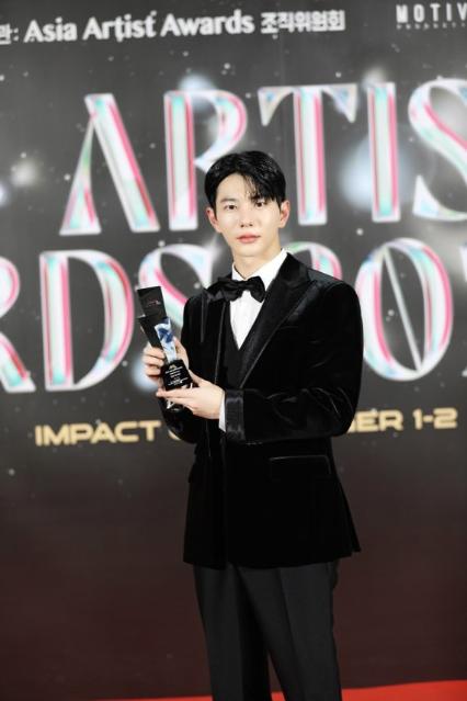 최보민, 'AAA 2024' 포텐셜 부문 수상 영예…'차세대 연기돌' 우뚝