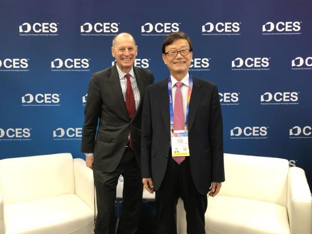 윤진식 무협 회장, CTA 회장 면담…"CES 전야제·아시아 개최 논의"