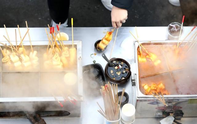 "맛있다고 무작정 먹으면 큰일"..겨울철 어묵 '나트륨 주의보'