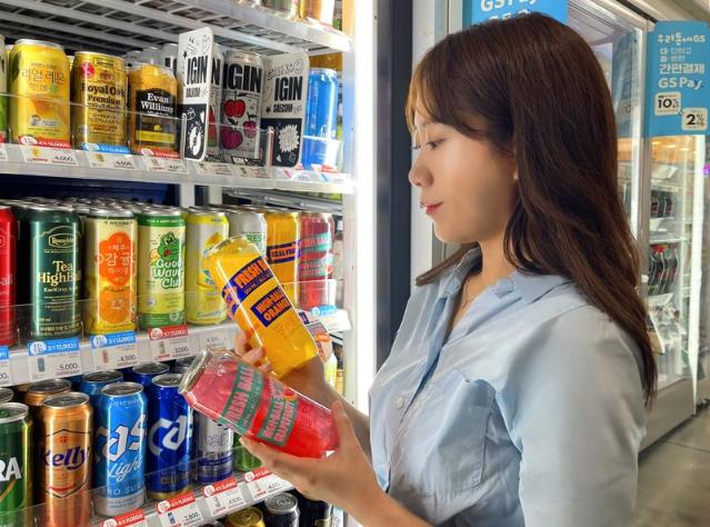 "눈으로도 즐긴다" GS25, 속보이는 '프레시볼' 하이볼 출시
