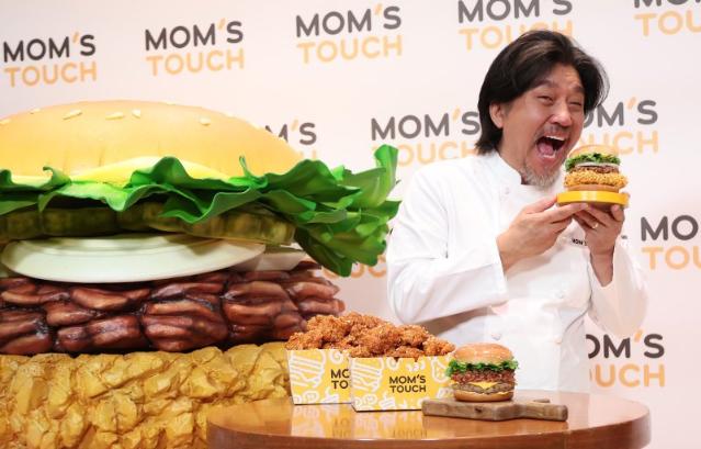 "대중 입맛 잡은 맘스터치와 콜라보.. 베이컨잼 입힌 싸이버거 히트 예감"