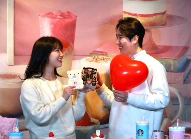 "사랑이 더 달달해져요" 스타벅스 '고백 핫플'