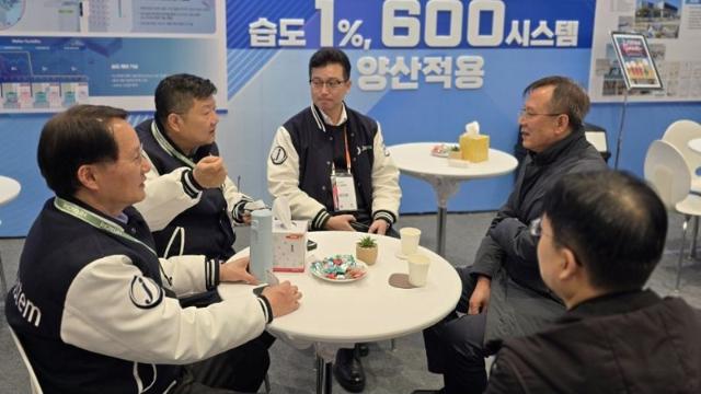신성이엔지·한미반도체 등 장비·재료 '세미콘' 집결