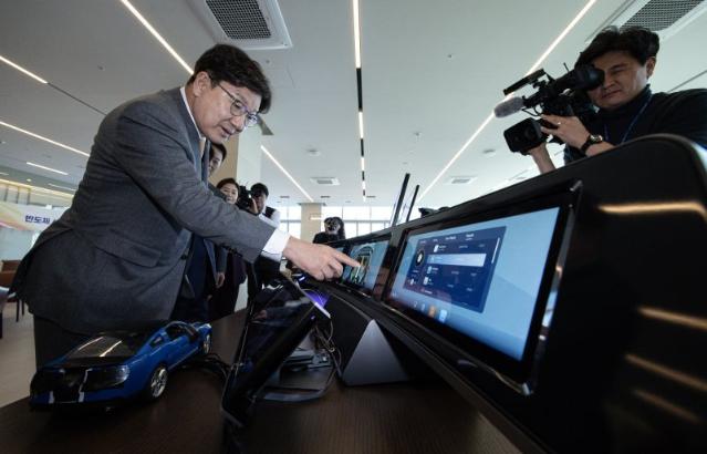 [fn사설] 핵심 기술유출 20년 구형을 7년으로 깎은 법원