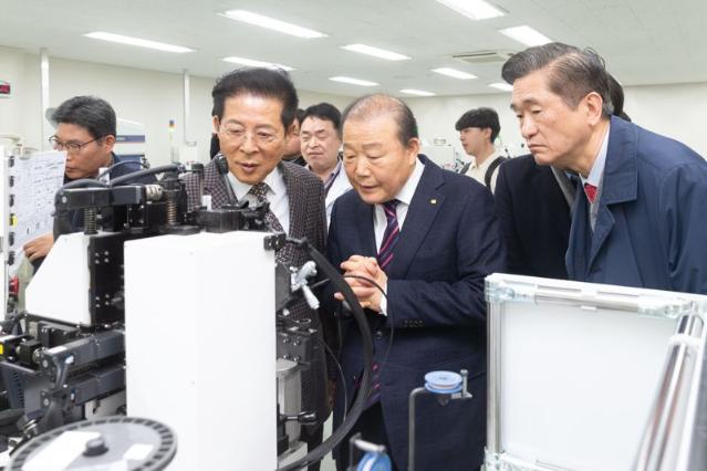 양재생 부산상의 회장, 리노공업 찾아 애로사항 청취