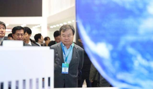 이동채 에코프로 창업주, 인터배터리에 깜짝 등장