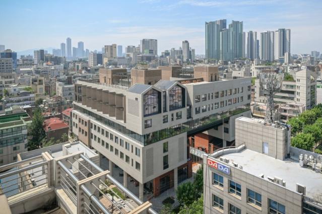 SK디앤디, 로컬스티치 인수합병..."1위 기업형 임대주택 사업자로"