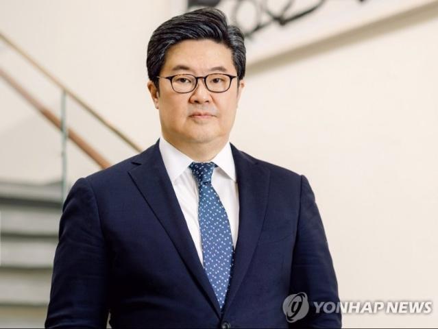 MBK 김병주, 사재 출연… 개인투자자 2000억 단기채는 숙제 [위기의 홈플러스]