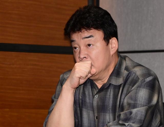 "백종원, 어쩌다 국민 밉상" 주가 하락…속타는 개미들