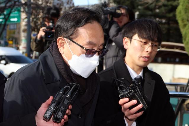 '부당대출 의혹' 손태승, 재판서 혐의 모두 부인