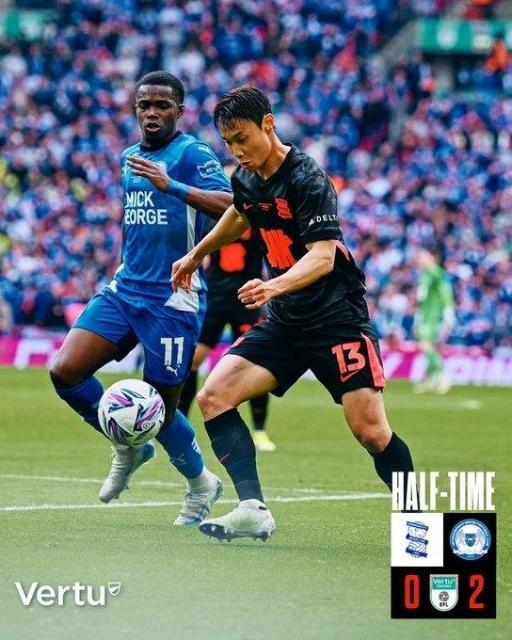 31세 유럽 진출 이명재, EPL 3부리그 데뷔... 백승호와 그라운드 누벼