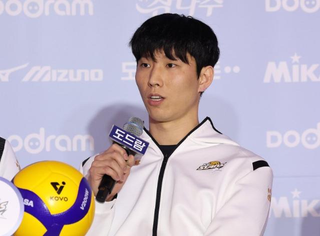 "반드시 우승" KB손해보험, 배구 FA 시장 '큰 손' 등극... 황택의 +임성진 둘만 20.5억