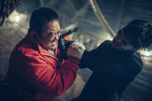 5월 극장가, ‘바이러스’와 ‘거룩한 밤’…흥행 맞대결 주목