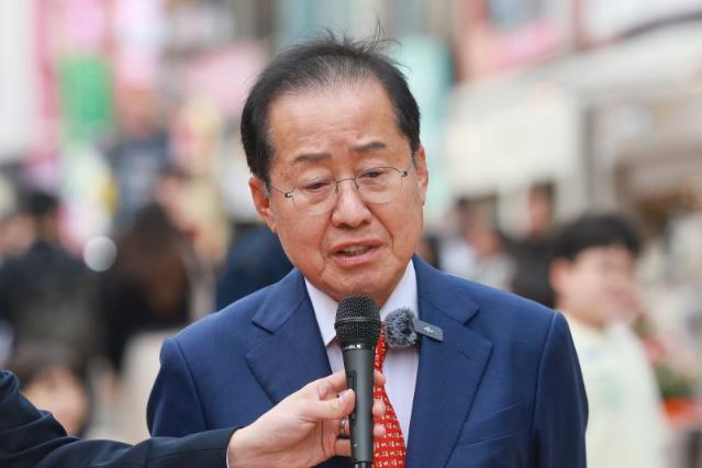 홍준표 "당권에 눈먼 사람들…2002년 노무현처럼 국민만 보고 간다"