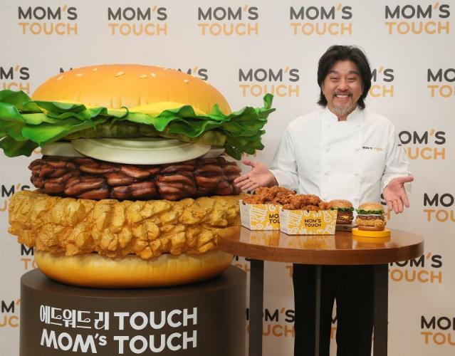 가성비 버거 맘스터치 '나홀로 가격 동결'