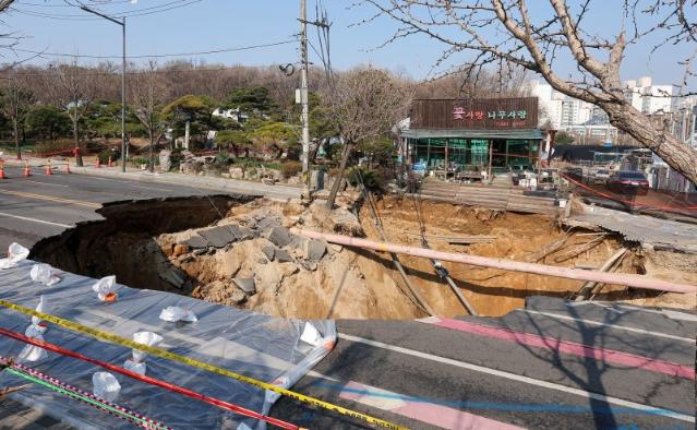뉴보텍, 서울 노후 하수관 3300km 싱크홀 주요 원인 지목...교체 수혜 기대감↑ [특징주]