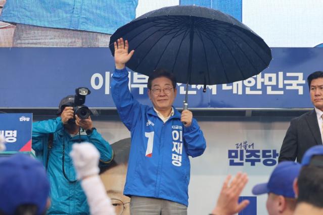 ‘스승의 날’ 맞아 여야 AI교육 도입 핵심 공약 수혜에 관련주 방긋