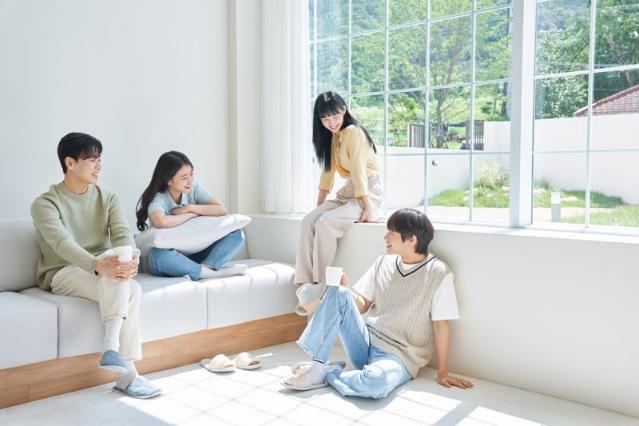 "우리 거실·주방·헬스장 같이 쓰자"...코리빙, 비싸도 인기있는 이유