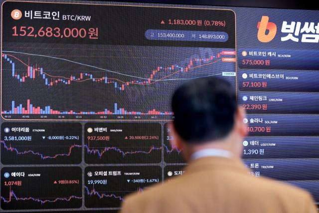 사상 최고가 비트코인… 국내 가상자산주도 '들썩'