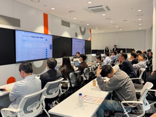 ?바이브컴퍼니, KCC정보통신 세미나서 ‘AI 챗봇 기반 업무 자동화’ 발표