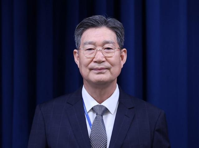 오광수 민정수석, NH투자증권 사외이사 자진 사임