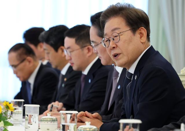 李대통령 "경제는 국민 삶의 핵심… 중심은 기업"