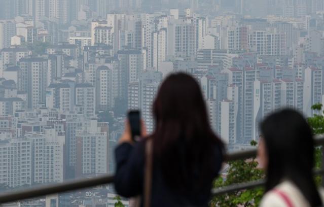 "청약도 대출도 안 돼요".. 집값 상승이 더 괴로운 사람들