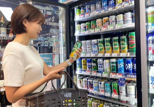 물가·더위 한 번에 잡는다...편의점, 여름수요 본격 대응 시작
