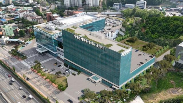 "AI 시대 반도체 호황기 대비" 선제투자 나선 소부장