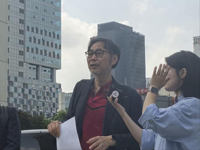 '李대통령 고발' 시민단체, 경찰 조사..."외환죄 조사받아야"