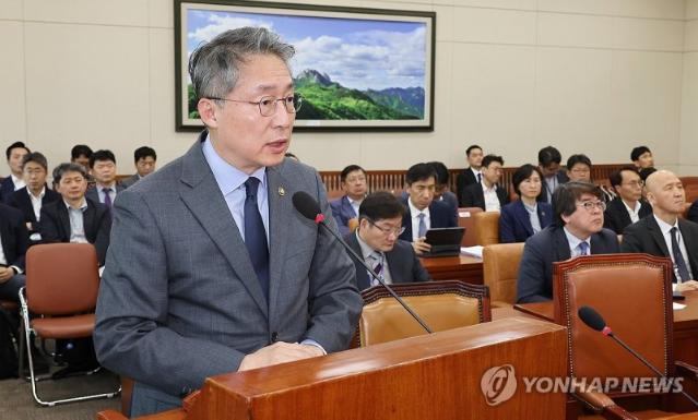 고용노동부 “주4.5일제 근로시간단축 협의 중…수입 감소우려 검토"