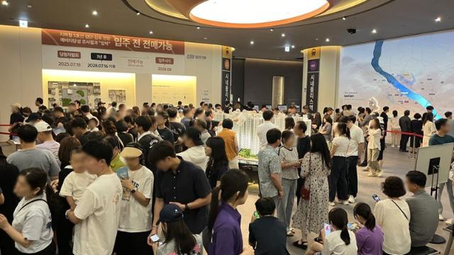 KCC건설, '오퍼스 한강 스위첸' 견본주택 3일간 1.2만명 인파 몰려