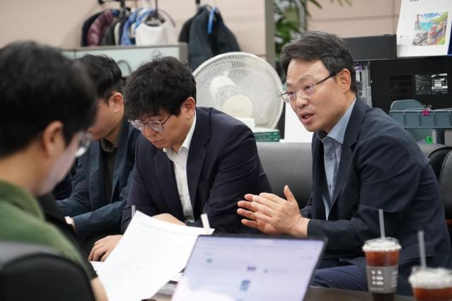 "숲가꾸기, 활엽수없애는것 아니라 생장저해 식생 제거 작업"