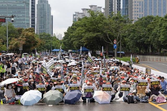 “AI 교과서 후퇴는 미래 포기”…5천여명 국회 앞 총궐기