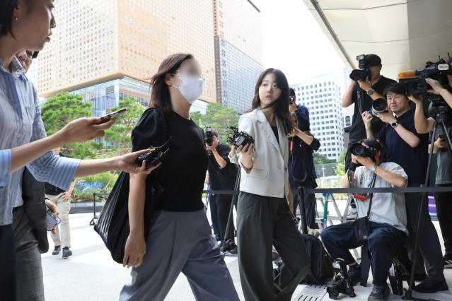 김건희 특검, '집사' 배우자 소환조사...신한은행·경남스틸도 출석