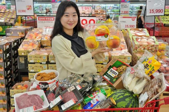 롯데마트, '떠나요 맛캉스' 행사…와규·치킨 등 여름 먹거리 할인