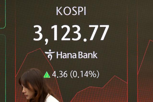 코스피, 3120선에서 보합세...외국인·개인 매도[fn오전시황]